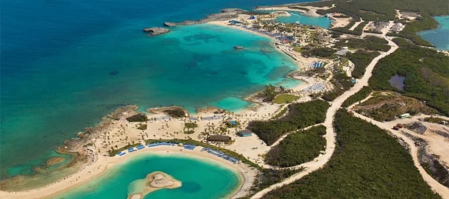 Strand und türkisfarbenes Wasser auf NCLs Privatinsel Great Stirrup Cay